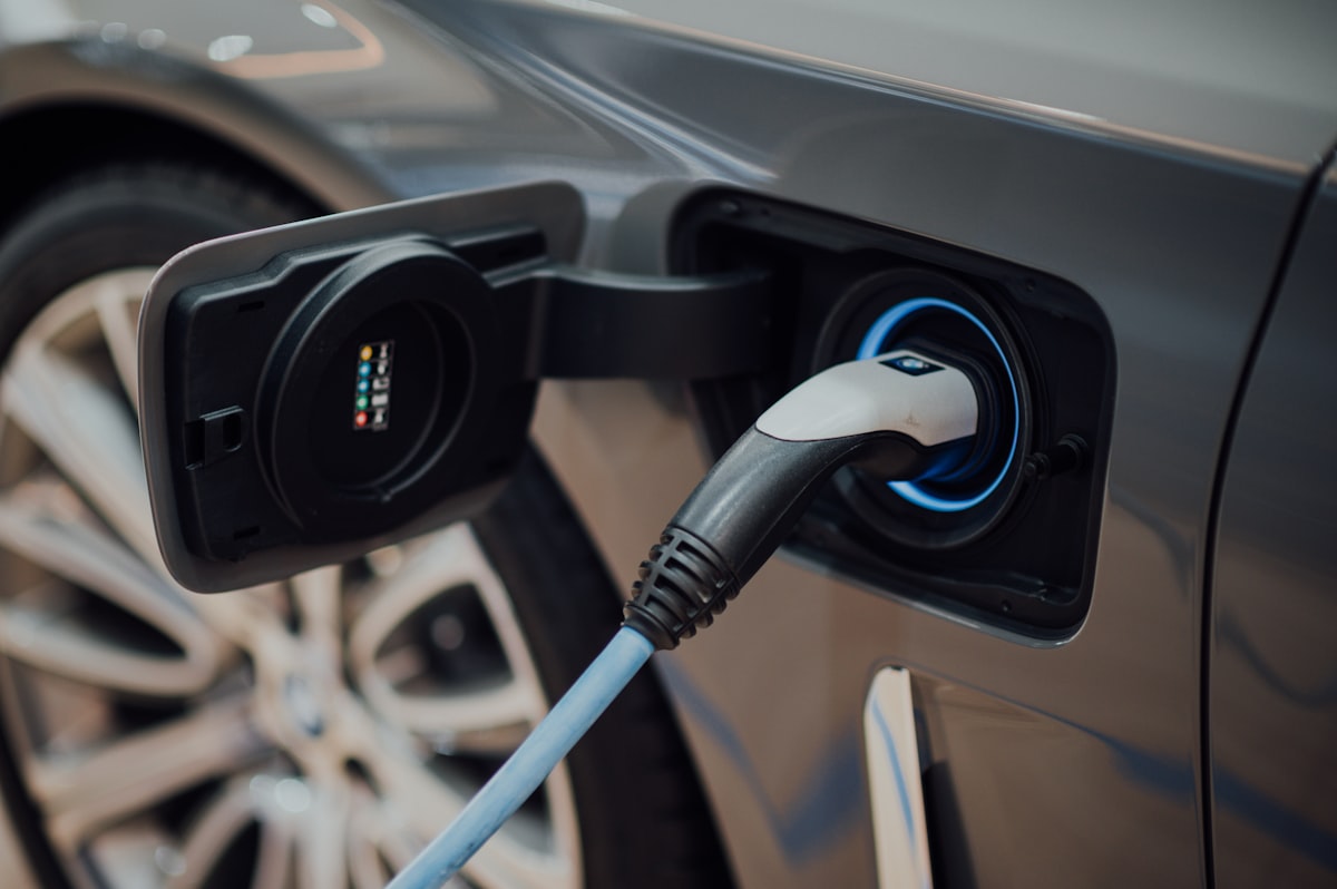 Sälja Hybridbil eller Elbil – Vad Är Bilen Värd 2026?